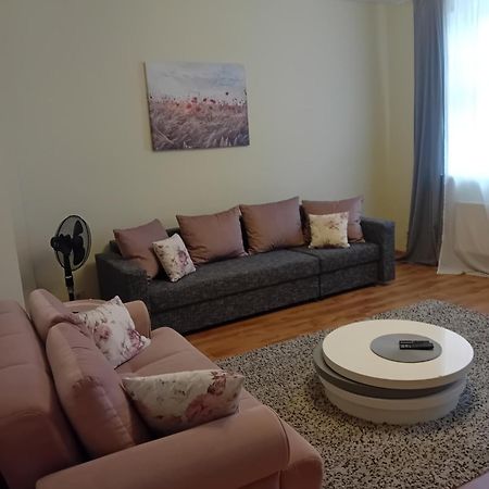 River Apartment Riga Bagian luar foto